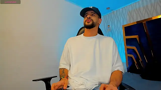 Snapshot of Petesevans chatting on December 14, 2025, 1:27 pm Petesevans online show from December 14, 2025, 1:27 pm