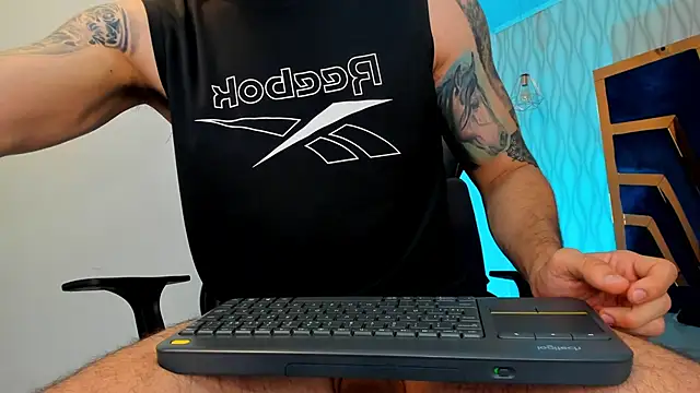 Snapshot of Petesevans chatting on December 15, 2025, 11:42 pm Petesevans online show from December 15, 2025, 11:42 pm