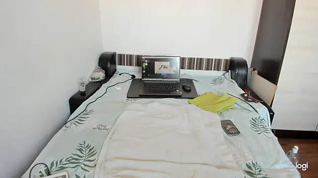 sweet-tinqerbell online show from March 9, 2025, 9:24 am