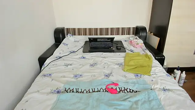 sweet-tinqerbell online show from September 19, 2025, 7:21 am