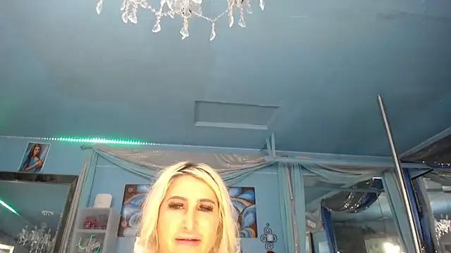 ADRIANNA FOX online show from April 7, 2026, 12:00 am