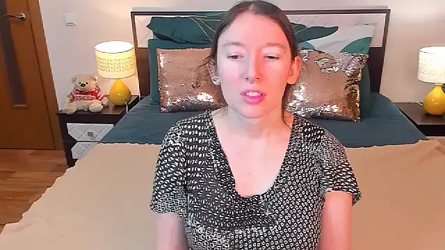 Snapshot of CatherineWalls chatting on February 5, 2026, 6:18 am CatherineWalls online show from February 5, 2026, 6:18 am