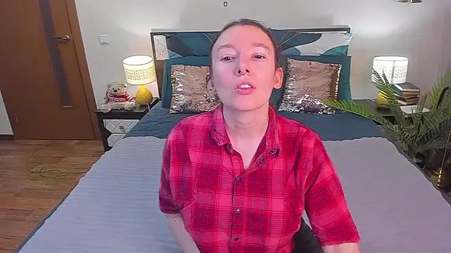 Snapshot of CatherineWalls chatting on February 19, 2026, 3:35 am CatherineWalls online show from February 19, 2026, 3:35 am