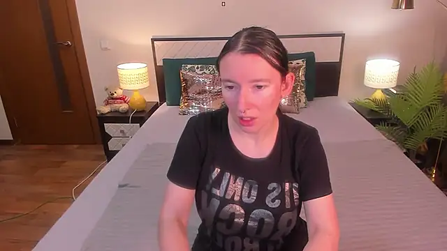 Snapshot of CatherineWalls chatting on July 5, 2026, 2:40 am CatherineWalls online show from July 5, 2026, 2:40 am