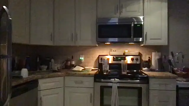 BigGuyMuscle online show from November 15, 2025, 8:00 am