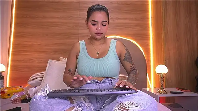 alexaa walker online show from February 13, 2026, 12:01 pm