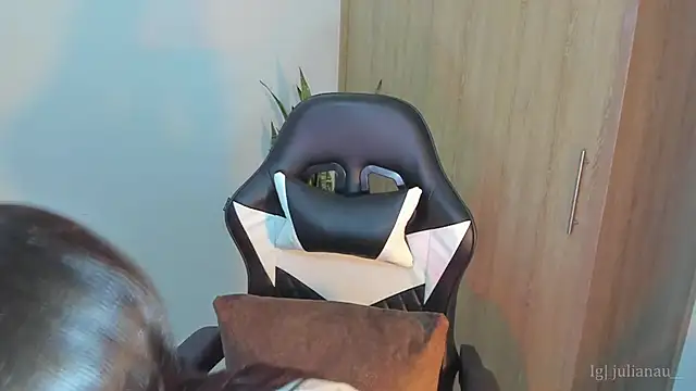 iriswest  online show from December 22, 2024, 12:50 am