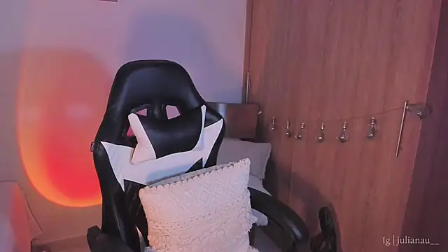 iriswest  online show from January 16, 2025, 1:37 am