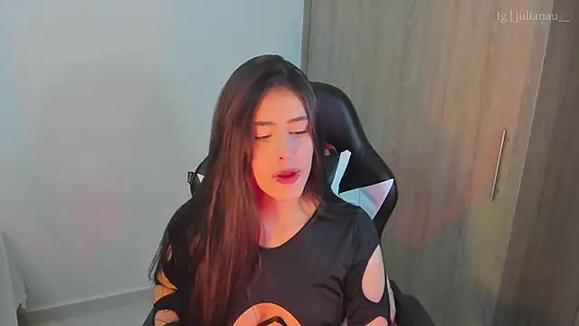 iriswest  online show from January 22, 2025, 12:38 am