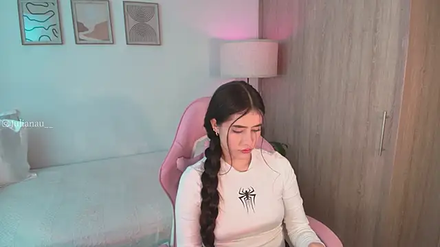 iriswest  online show from September 11, 2025, 9:26 pm