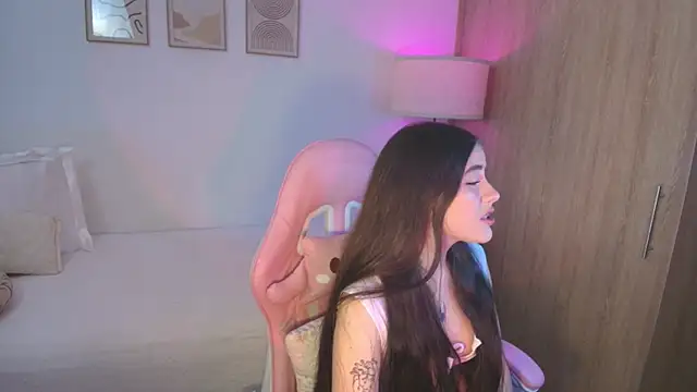 iriswest  online show from September 27, 2025, 11:21 pm