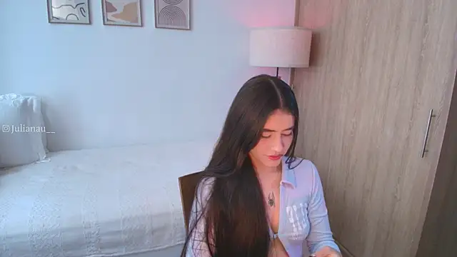 iriswest  online show from October 19, 2025, 7:36 pm