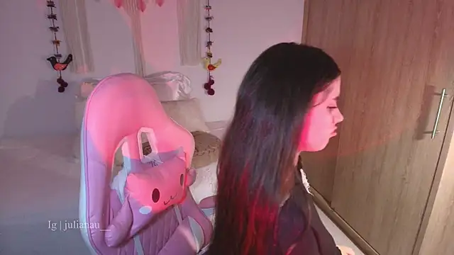 iriswest  online show from March 10, 2026, 12:26 am