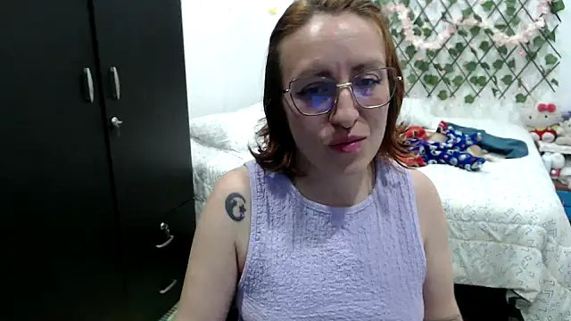 kittykalor09 online show from February 7, 2026, 3:21 am