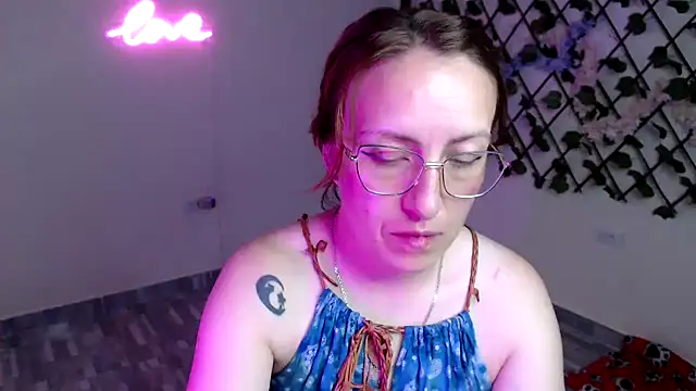 Snapshot of kittykalor09 chatting on April 21, 2026, 12:44 pm kittykalor09 online show from April 21, 2026, 12:44 pm