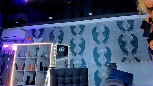 Snapshot of anneswhite chatting on January 15, 2026, 5:01 am anneswhite online show from January 15, 2026, 5:01 am