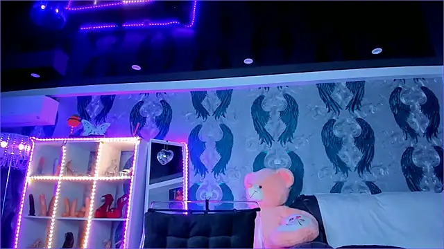 Snapshot of anneswhite chatting on February 13, 2026, 5:03 am anneswhite online show from February 13, 2026, 5:03 am