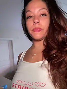 bellafreakyfun online show from April 13, 2026, 1:27 pm