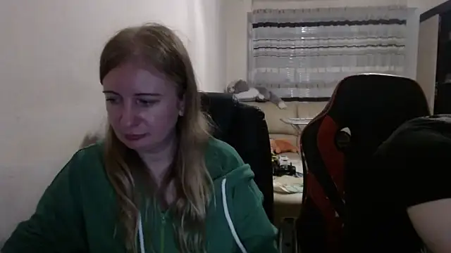 Snapshot of PeterAndJen chatting on October 21, 2025, 7:03 pm PeterAndJen online show from October 21, 2025, 7:03 pm