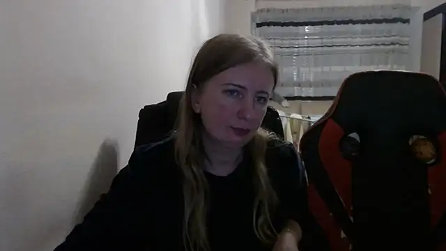 Snapshot of PeterAndJen chatting on October 28, 2025, 7:27 pm PeterAndJen online show from October 28, 2025, 7:27 pm