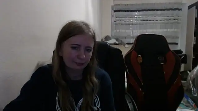 Snapshot of PeterAndJen chatting on October 29, 2025, 7:48 pm PeterAndJen online show from October 29, 2025, 7:48 pm