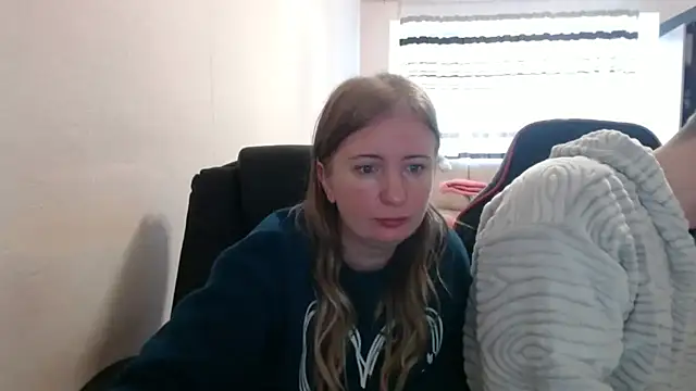 Snapshot of PeterAndJen chatting on October 30, 2025, 7:54 am PeterAndJen online show from October 30, 2025, 7:54 am