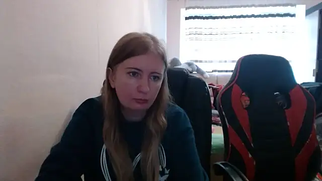 Snapshot of PeterAndJen chatting on October 31, 2025, 8:04 am PeterAndJen online show from October 31, 2025, 8:04 am