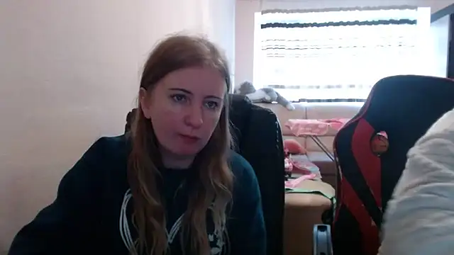 Snapshot of PeterAndJen chatting on November 1, 2025, 8:16 am PeterAndJen online show from November 1, 2025, 8:16 am