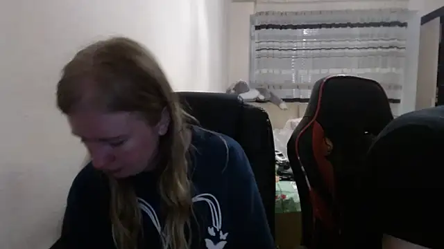 Snapshot of PeterAndJen chatting on November 2, 2025, 8:33 pm PeterAndJen online show from November 2, 2025, 8:33 pm