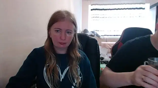 Snapshot of PeterAndJen chatting on November 3, 2025, 8:37 am PeterAndJen online show from November 3, 2025, 8:37 am