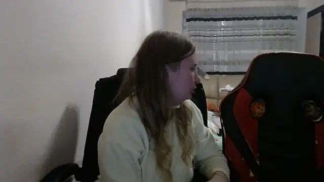 Snapshot of PeterAndJen chatting on November 5, 2025, 7:14 pm PeterAndJen online show from November 5, 2025, 7:14 pm