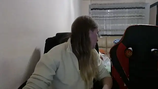 Snapshot of PeterAndJen chatting on November 6, 2025, 7:26 pm PeterAndJen online show from November 6, 2025, 7:26 pm