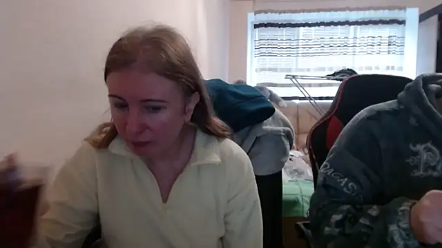 Snapshot of PeterAndJen chatting on November 8, 2025, 7:52 am PeterAndJen online show from November 8, 2025, 7:52 am