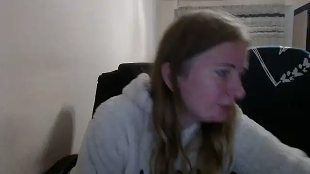 Snapshot of PeterAndJen chatting on November 8, 2025, 7:56 pm PeterAndJen online show from November 8, 2025, 7:56 pm