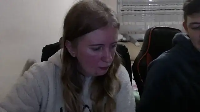 Snapshot of PeterAndJen chatting on November 9, 2025, 8:07 pm PeterAndJen online show from November 9, 2025, 8:07 pm