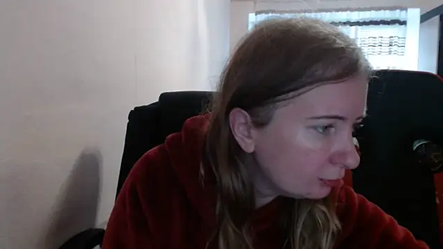 Snapshot of PeterAndJen chatting on November 13, 2025, 8:35 am PeterAndJen online show from November 13, 2025, 8:35 am