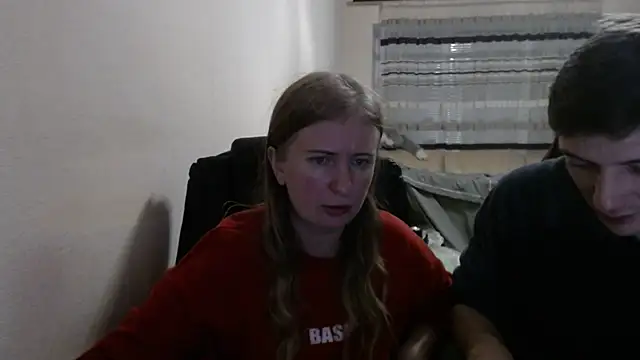 Snapshot of PeterAndJen chatting on November 17, 2025, 6:57 pm PeterAndJen online show from November 17, 2025, 6:57 pm