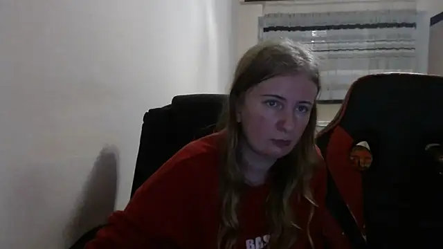 Snapshot of PeterAndJen chatting on November 18, 2025, 7:18 pm PeterAndJen online show from November 18, 2025, 7:18 pm