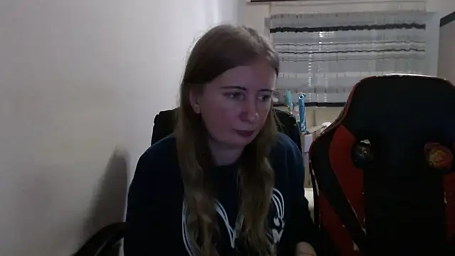 Snapshot of PeterAndJen chatting on December 2, 2025, 7:09 pm PeterAndJen online show from December 2, 2025, 7:09 pm