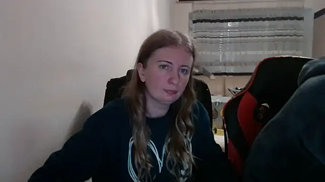 Snapshot of PeterAndJen chatting on December 4, 2025, 7:44 pm PeterAndJen online show from December 4, 2025, 7:44 pm