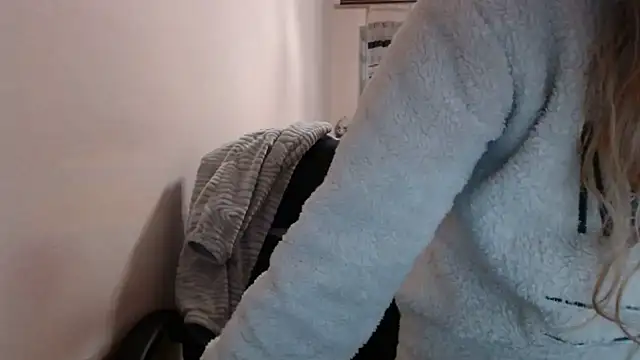 Snapshot of PeterAndJen chatting on December 15, 2025, 8:24 pm PeterAndJen online show from December 15, 2025, 8:24 pm