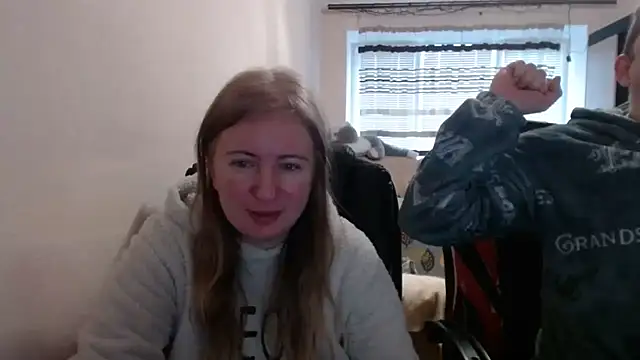 PeterAndJen online show from February 5, 2026, 7:02 am