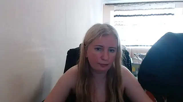 Snapshot of PeterAndJen chatting on June 16, 2026, 5:37 pm PeterAndJen online show from June 16, 2026, 5:37 pm
