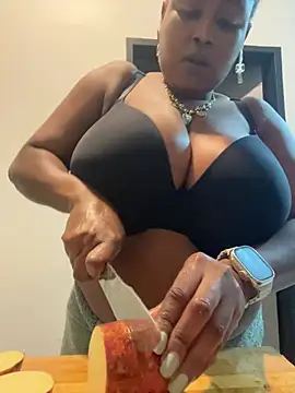 Snapshot of Sexy-Bubbles chatting on February 18, 2026, 6:15 pm Sexy-Bubbles online show from February 18, 2026, 6:15 pm