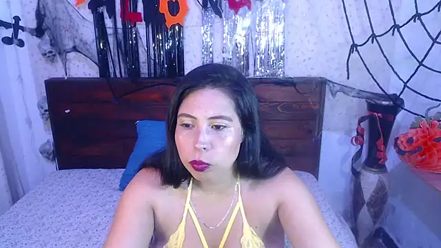 Snapshot of NikkieMilky chatting on October 15, 2025, 2:11 am NikkieMilky online show from October 15, 2025, 2:11 am