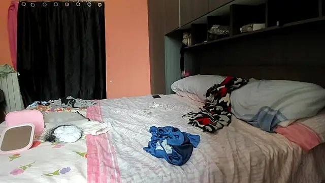 Snapshot of wanderlustxxx_ chatting on October 19, 2025, 1:34 pm wanderlustxxx online show from October 19, 2025, 1:34 pm