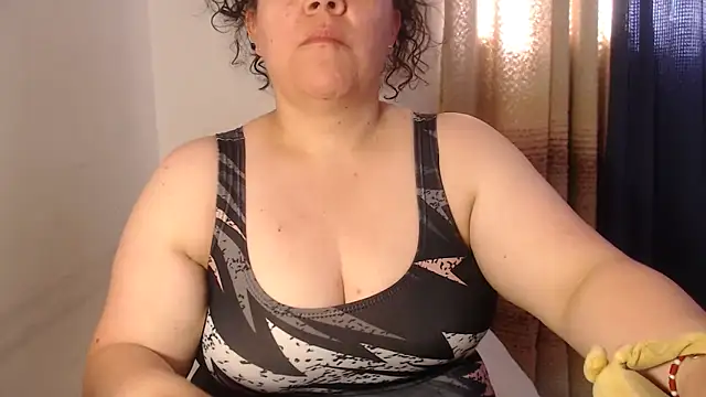 agathamiller01 online show from April 2, 2026, 9:12 pm