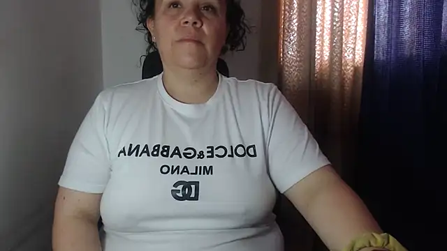 agathamiller01 online show from May 16, 2026, 2:27 pm