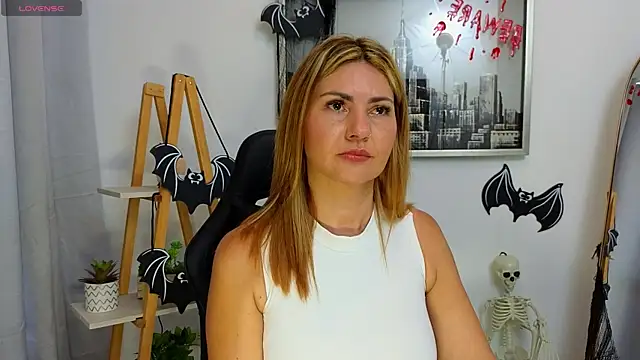 Snapshot of bella__adams chatting on October 22, 2025, 3:12 pm bella adams online show from October 22, 2025, 3:12 pm