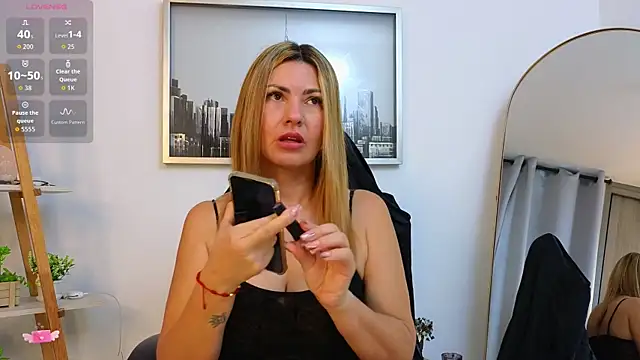 Snapshot of bella__adams chatting on November 26, 2025, 9:54 am bella adams online show from November 26, 2025, 9:54 am